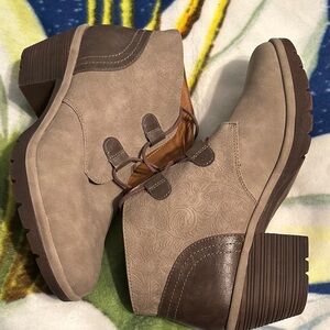 Elegant Beige and Brown Women's Ankle Boots